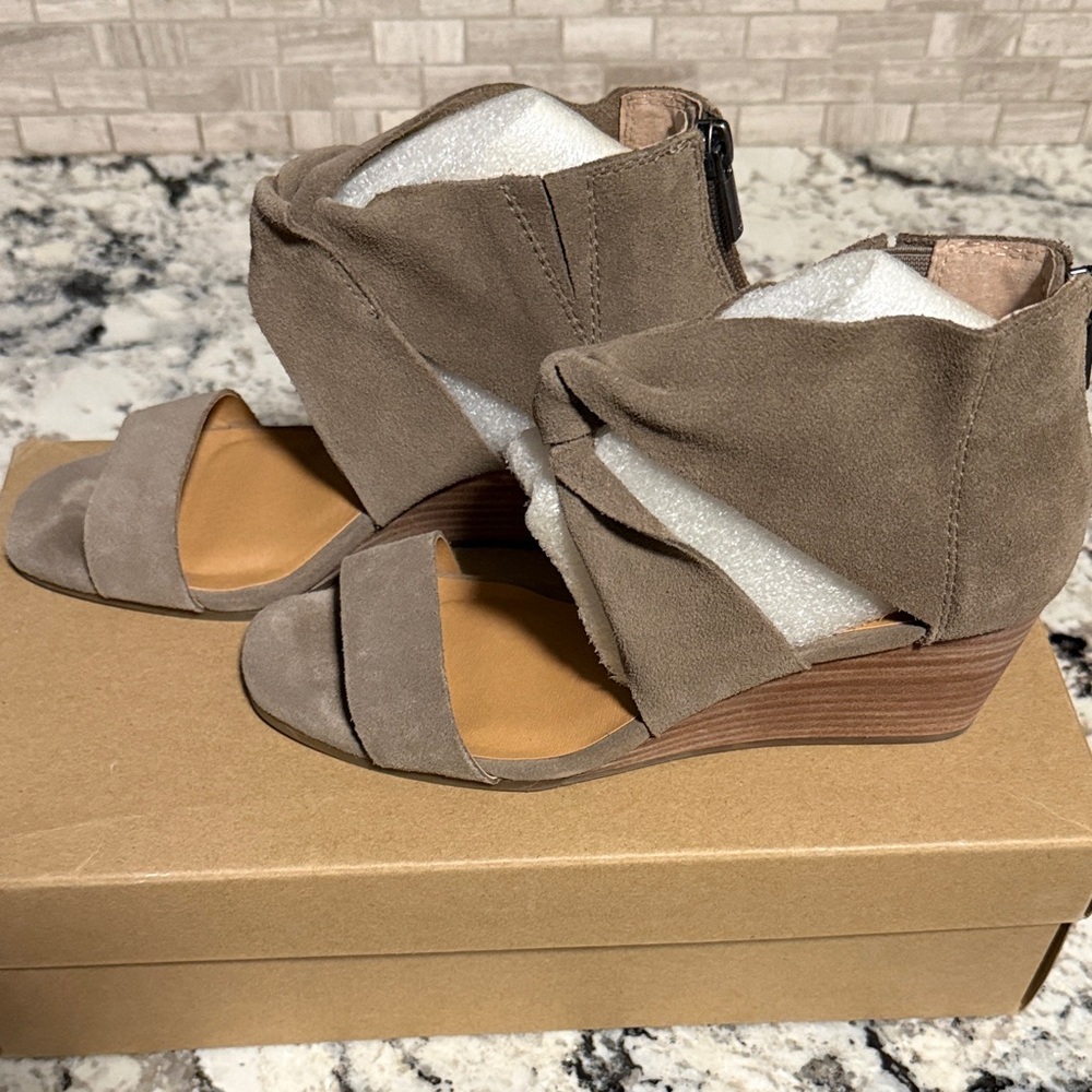 Lucky Brand Wedge Sandals